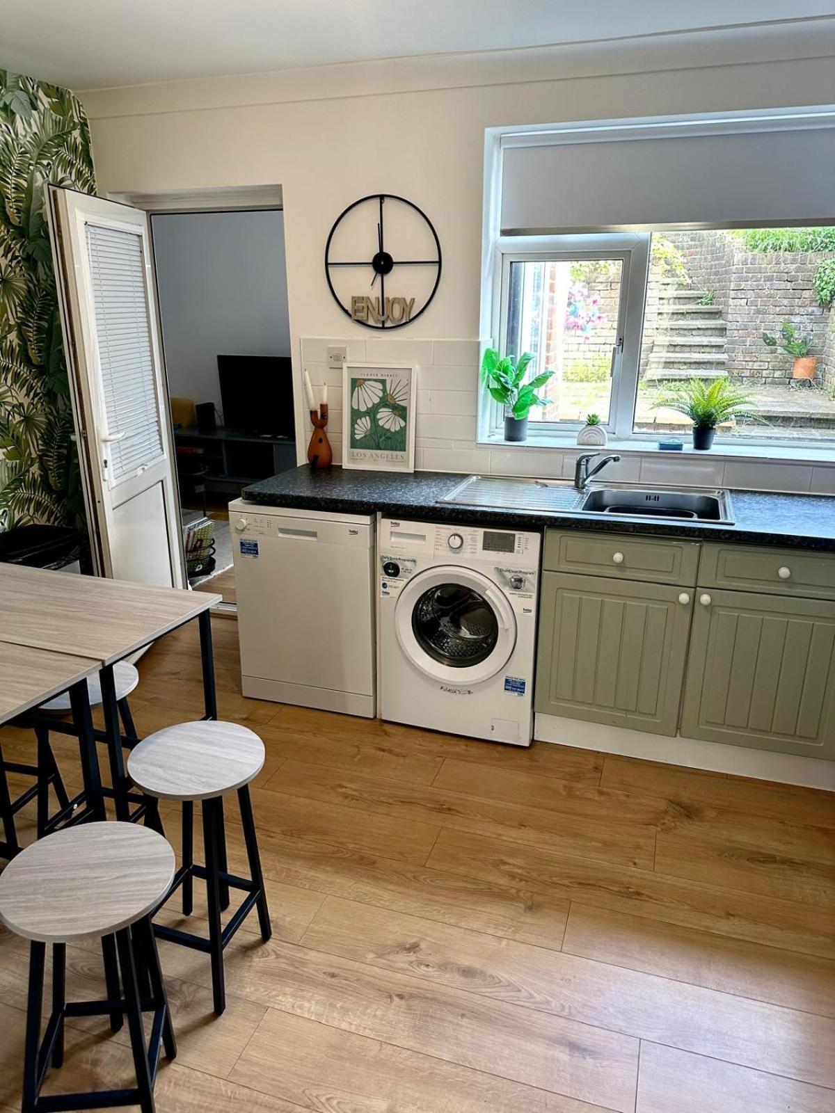 Deluxe Beach House Brighton Bagian luar foto